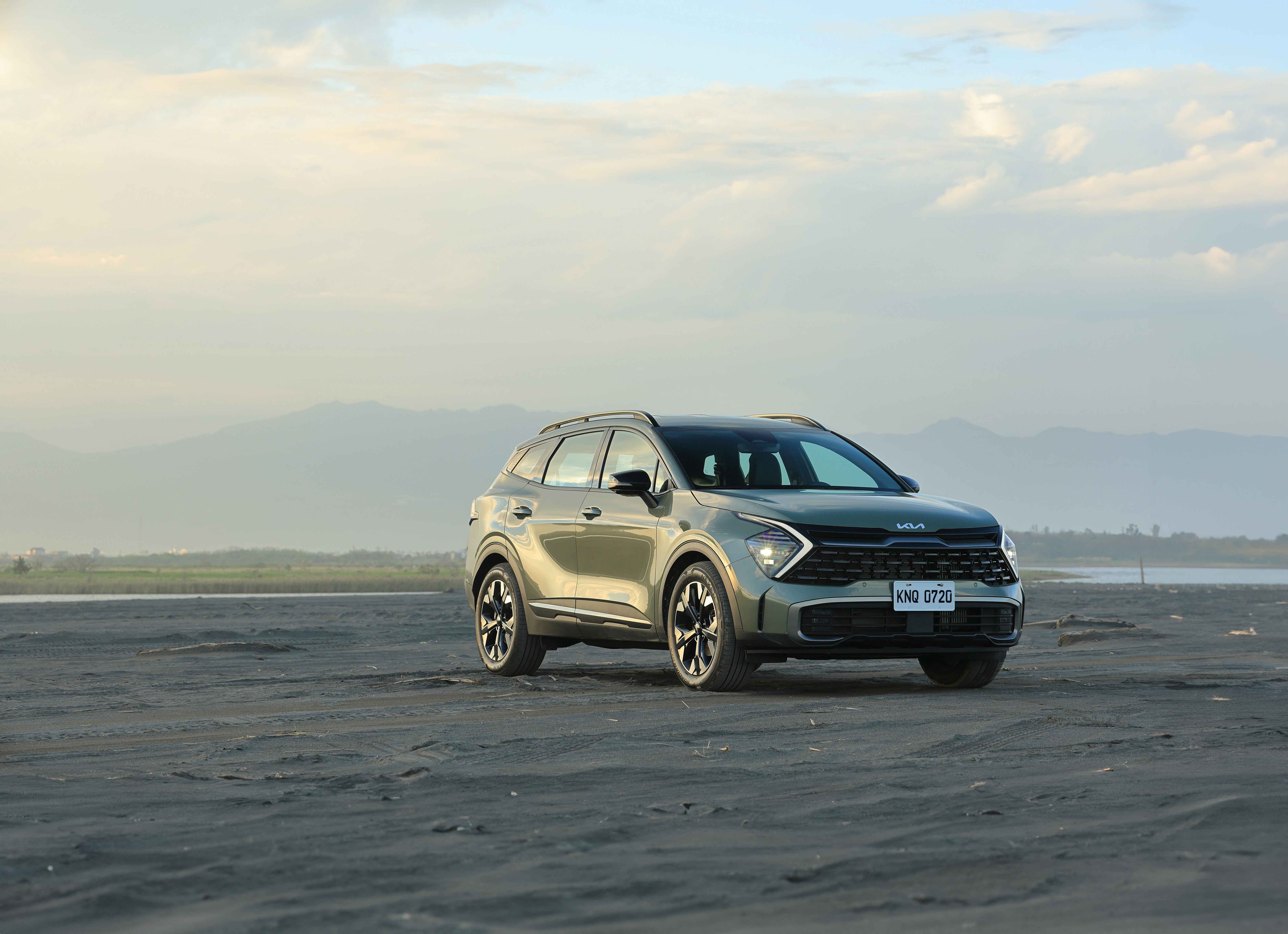 3.Kia進口極致休旅The Sportage於2025年創下銷售突破3,400台的佳績，已累計全台超過12,000名車主的肯定。